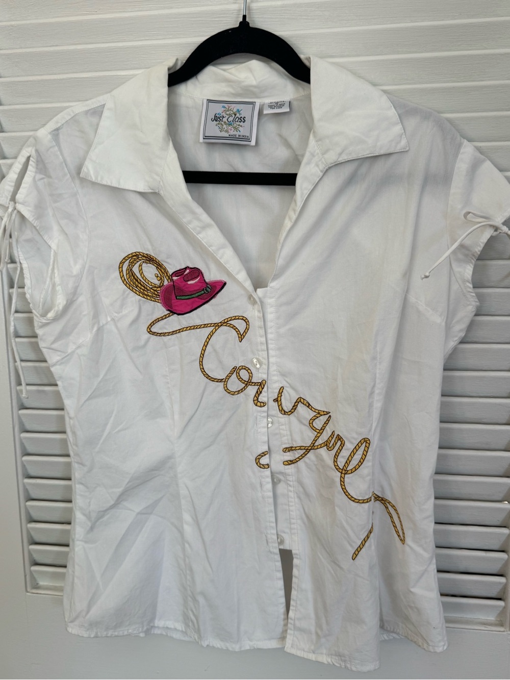 Just Class Vintage White 'Cowgirl' Button-Down Shirt with Pink Hat Embroidery